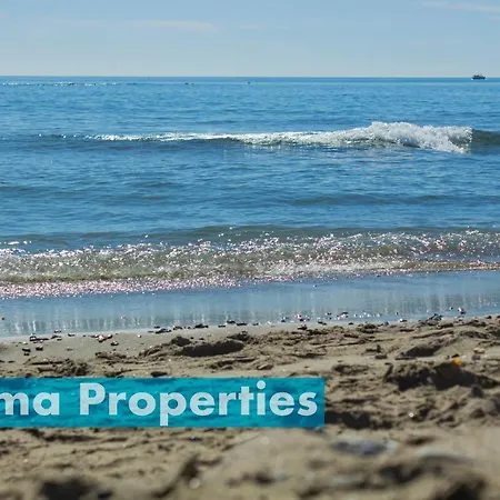 2bdr Sunny With Pool And Private Parking In