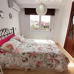 2bdr Sunny With Pool And Private Parking In Apartman