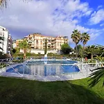 2bdr Sunny With Pool And Private Parking In Apartman *