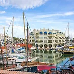 2bdr Sunny With Pool And Private Parking In