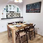 Apartman 2bdr Sunny With Pool And Private Parking In *