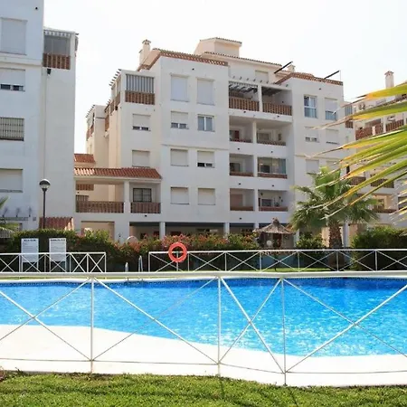 Lejlighed 2bdr Sunny With Pool And Private Parking In *