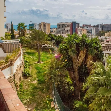 2bdr Sunny With Pool And Private Parking In Apartman