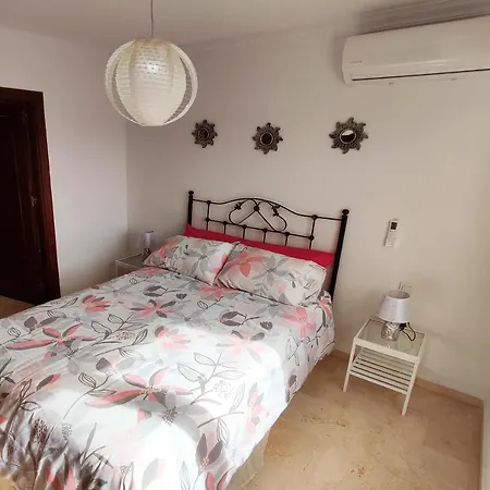 2bdr Sunny With Pool And Private Parking In Lejlighed *