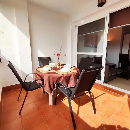 Lejlighed 2bdr Sunny With Pool And Private Parking In *