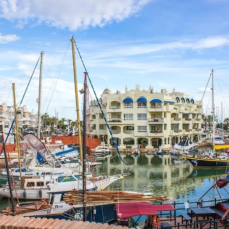 2bdr Sunny With Pool And Private Parking In