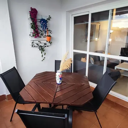 2bdr Sunny With Pool And Private Parking In Apartman *